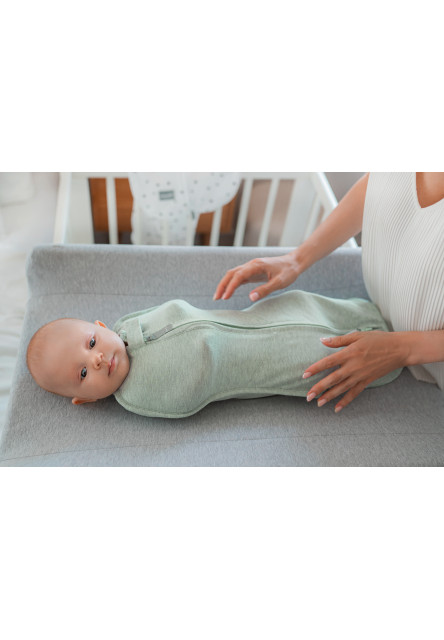 Zavinovačka Sleepee First Step Swaddle s čepičkou zdarma Meadow