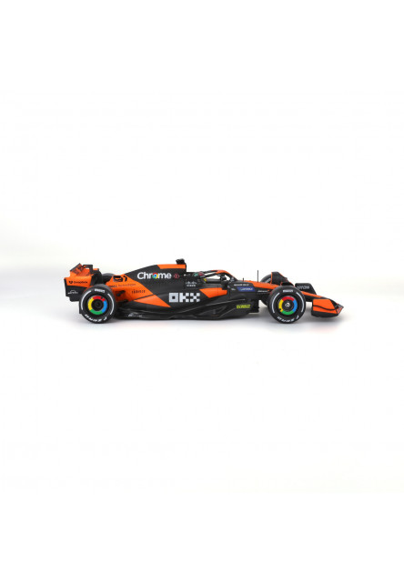 Bburago - RACE Formula F1, McLaren F1 Team MCL38 (2024) #81 (Oscar Piastri) - Hard case, 1:24