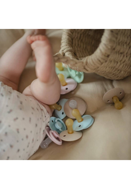 Dvojbalenie cumlíkov frigg mini mocha vanilla cream/ cappuccino, 6-18m, kaučuk
