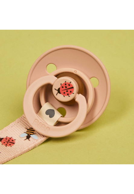 BIBS STUDIO Ribbon klip na cumlík (Caterpillar Beetle Mix Baby Blue)